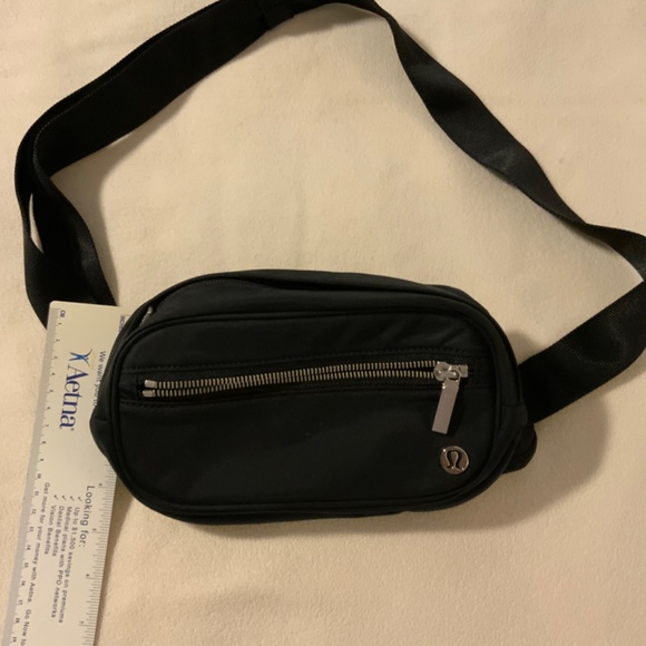 New Lululemon Wunderlust Beltbag 1.8L - Picture 2 of 4